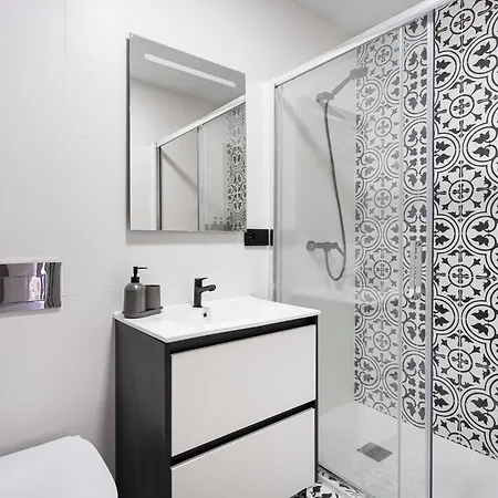 Luxury Apartment *